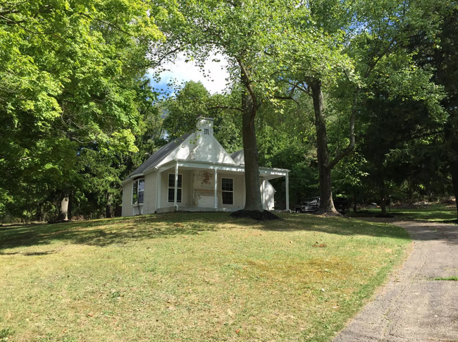 Building Photo - 16152 Glen Rd