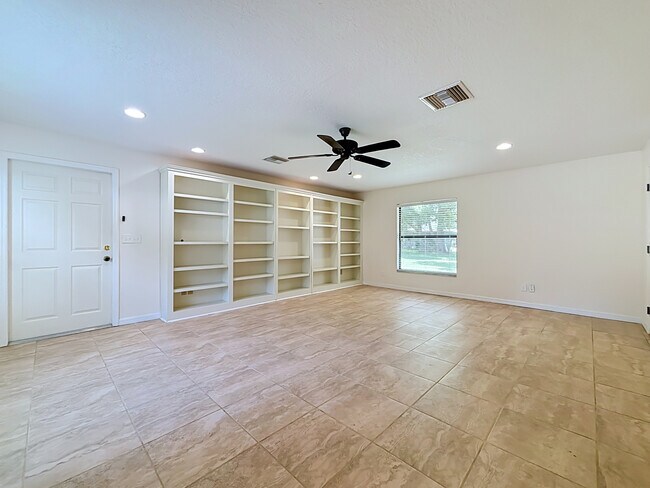 Building Photo - 2720 Crystal Beach Rd