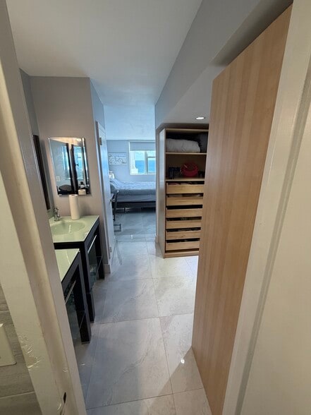 Building Photo - 2030 S Ocean Dr