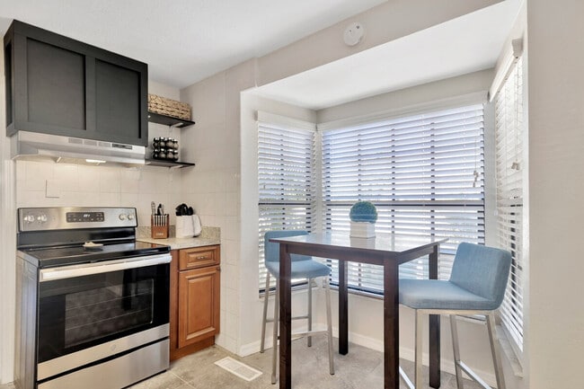 Building Photo - 1679 Tampa Rd