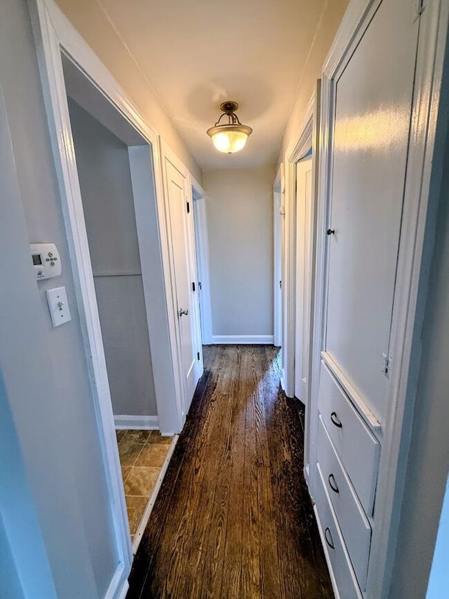 Building Photo - Spacious 2 bedroom with bonus room for rent - Canton NW