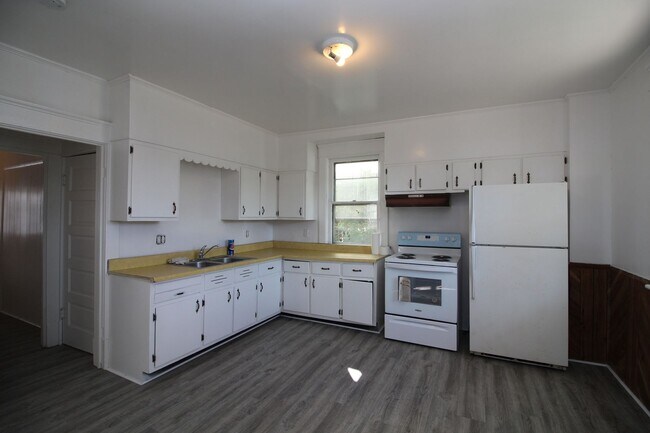 Building Photo - 90-990 Baker St