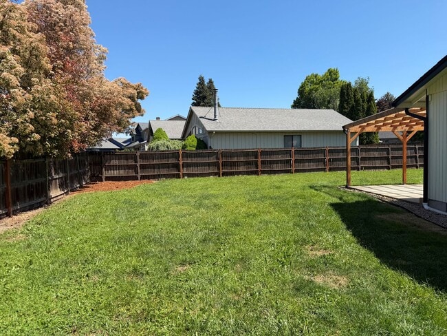 Building Photo - Updated 3 bedroom 2 bath home in a great neighborhood!