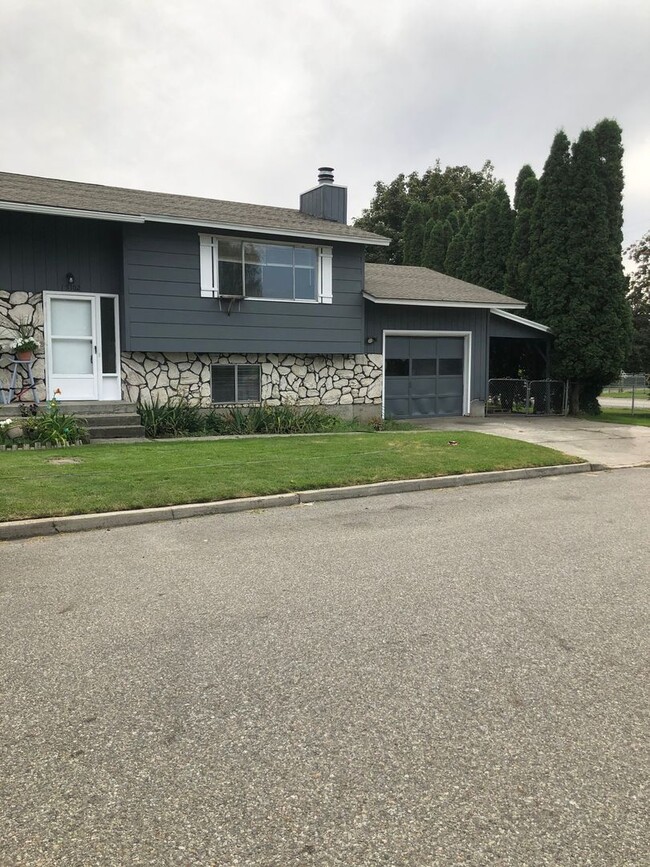 Building Photo - 15102-15104 E Rich Ave