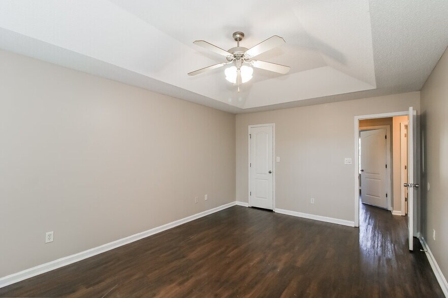 Building Photo - 40 Savoy Park Dr