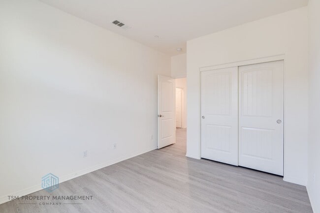 Building Photo - Beautifully 2019-Built 3 Beds 2.5 Baths 1,468 Sqft Home in Eastvale!