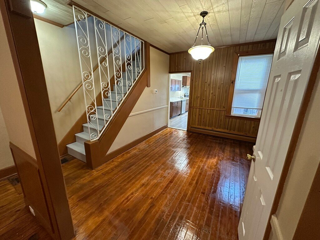 Building Photo - 139 Coral St