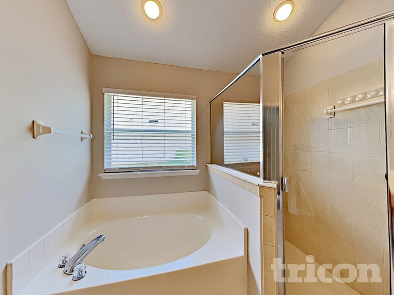 Building Photo - 10979 Apple Blossom Trail E