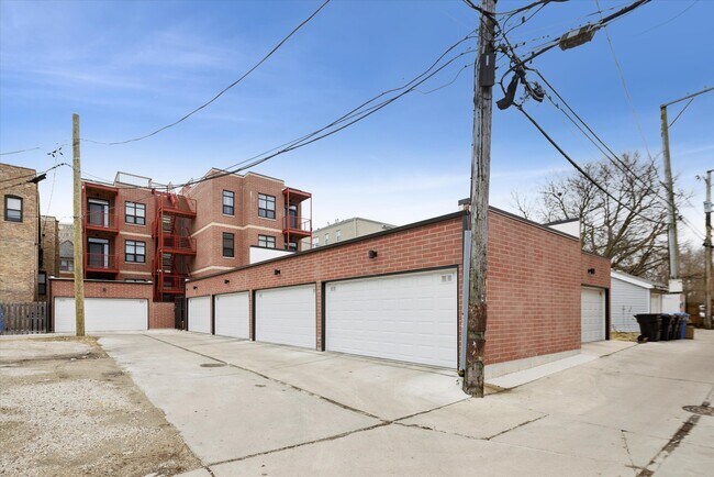 Building Photo - 4014 S Ellis Ave