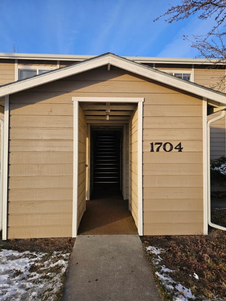 Building Photo - 1704 1st Ave W