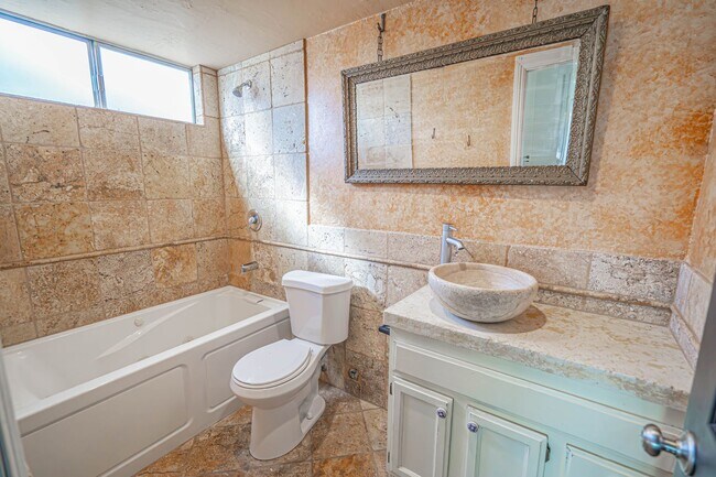 Building Photo - Single Story Pool House for Rent in Canyon Country!