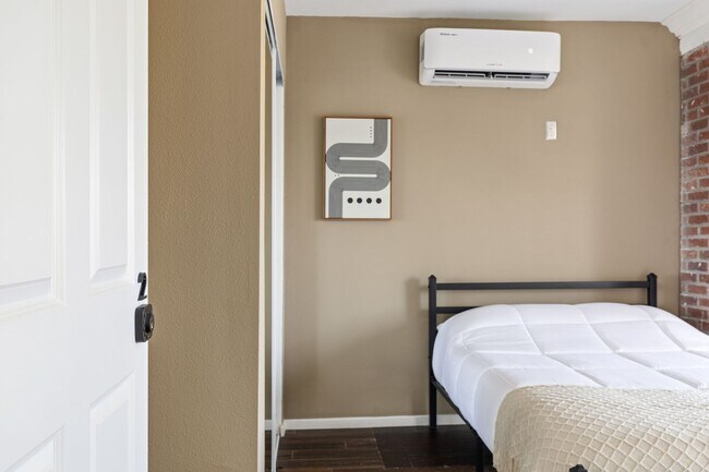 Building Photo - 10777 Ashton Ave