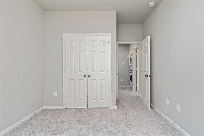 Building Photo - 1043 Marcolin