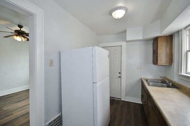 Building Photo - Charming 3-bedroom, 1-bathroom house locat...
