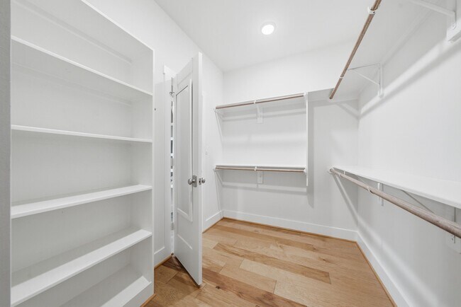 Building Photo - 1807 Bingham St