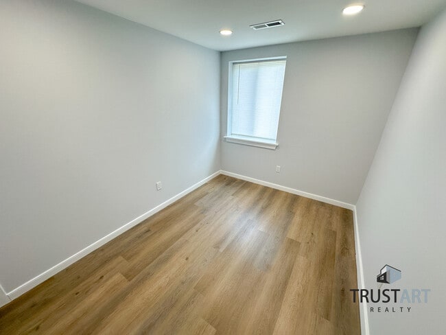 Building Photo - 3 bed/2.5 bath House in North East Philade...