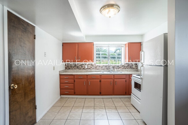 Building Photo - 37 S 100 E