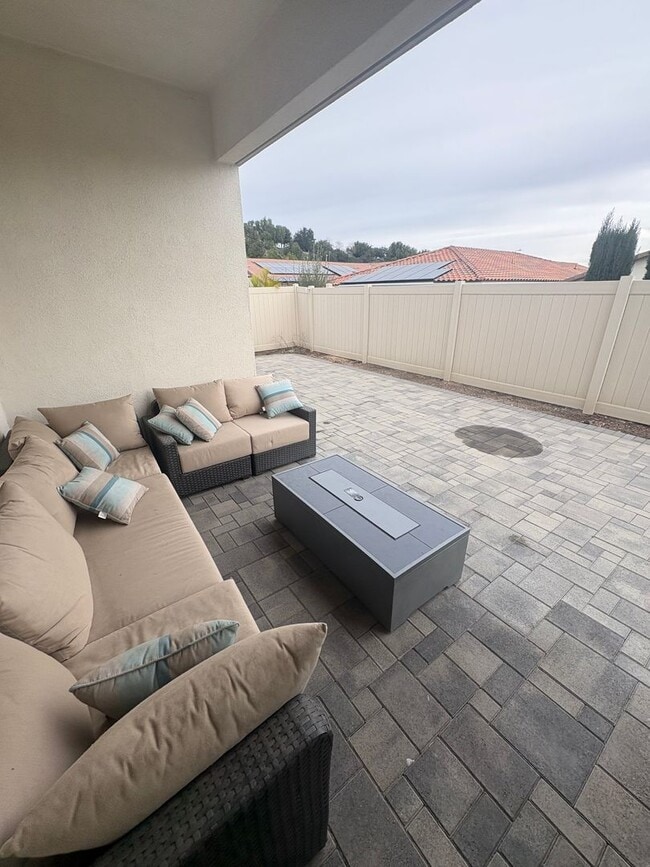 Building Photo - Beautiful home Bedford community!