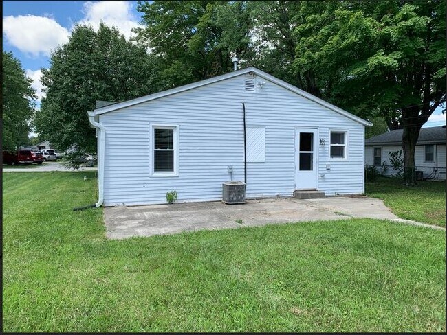 Building Photo - 3419 S Parker Ave