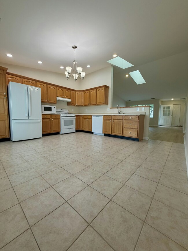 Building Photo - 1727 Chestnut Dr