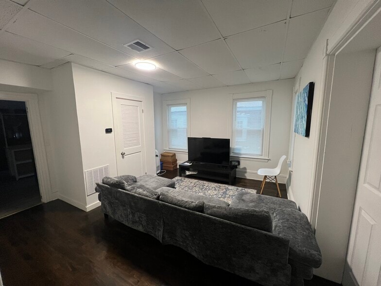 Building Photo - 25 Wyman St