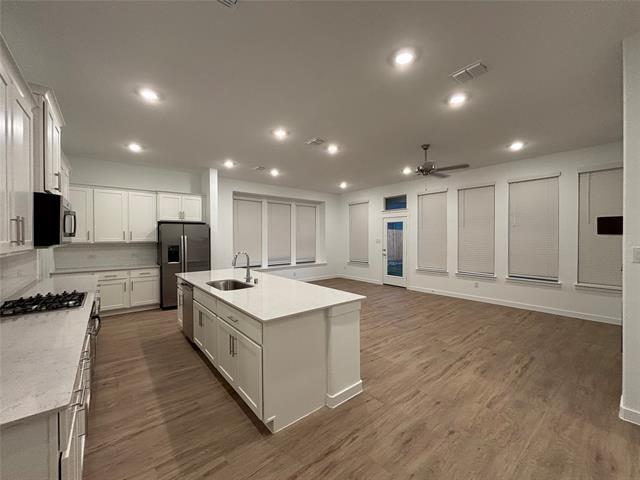 Building Photo - 708 Enys Wy