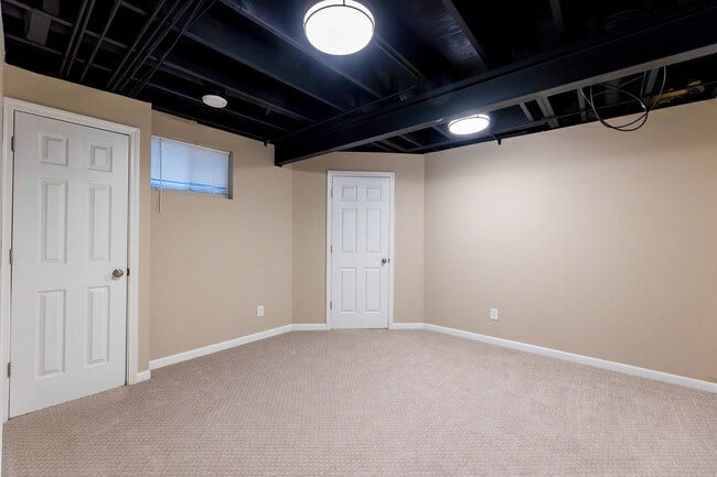 Building Photo - 227 Beaver Creek Dr