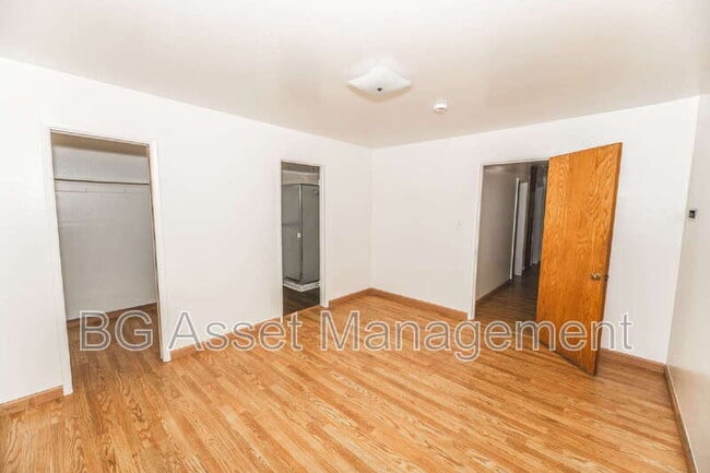Building Photo - 1011 Manor Rd