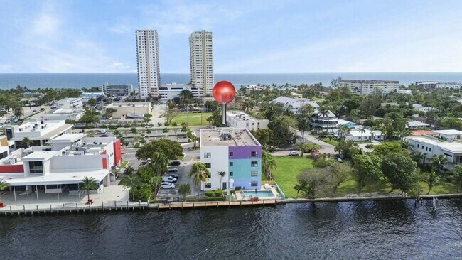Building Photo - 105 S Riverside Dr