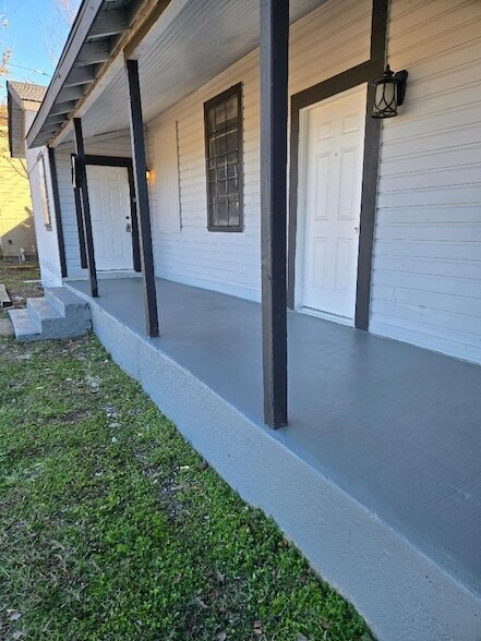 Building Photo - 904 Herbert Ave