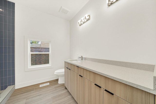 Building Photo - 554 W Cullerton St