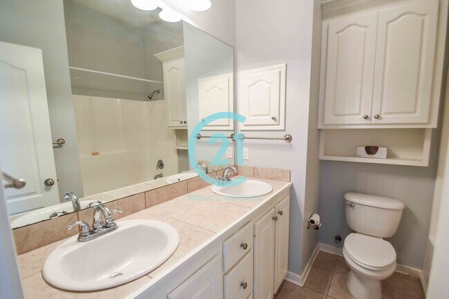 Building Photo - 3 Bed/2 Bath Home in Ashbrooke