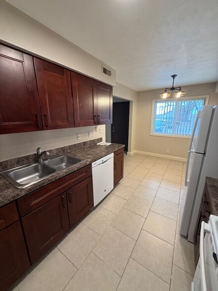 Building Photo - 1800 Knox St