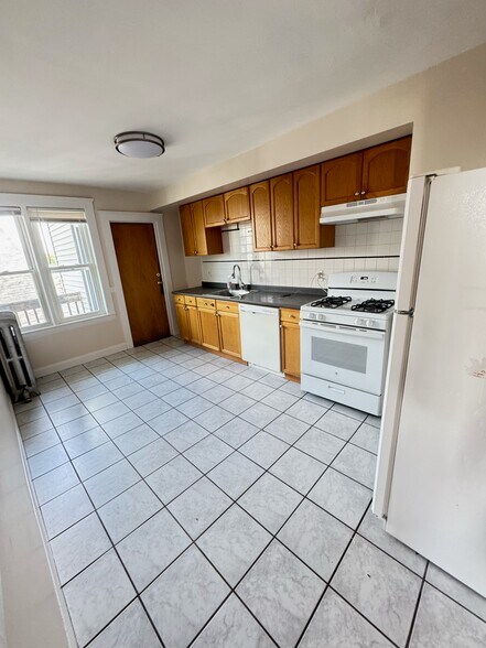 Primary Photo - 37 Atkins St