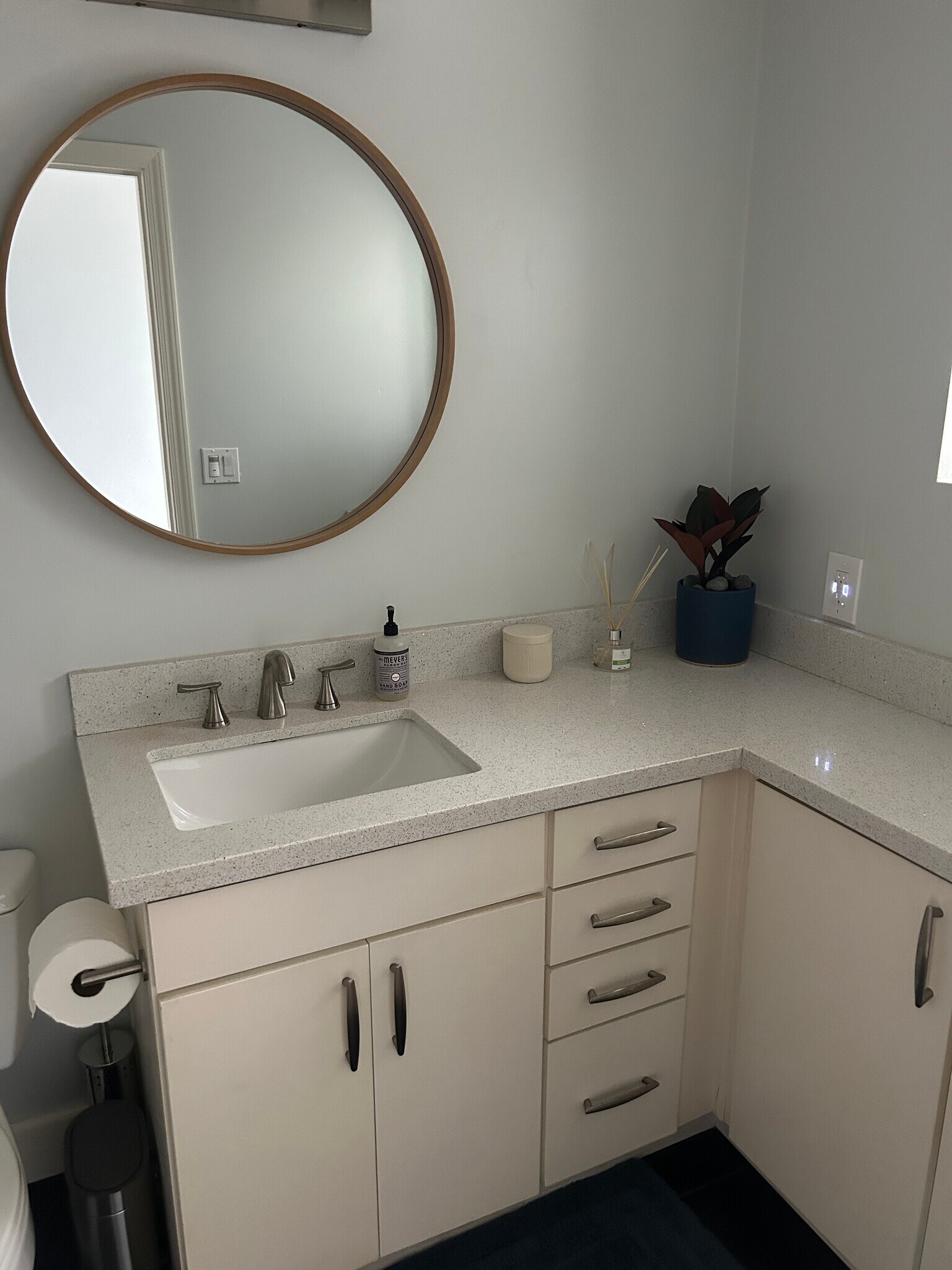 Bathroom - 3907 Georgia St