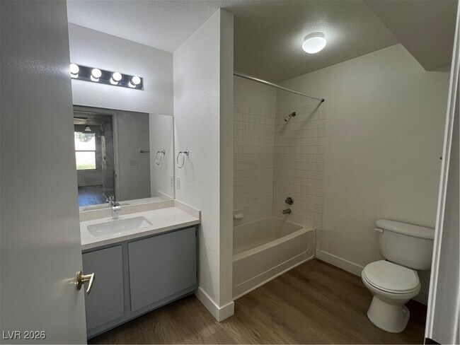 Building Photo - 1150 N Buffalo Dr