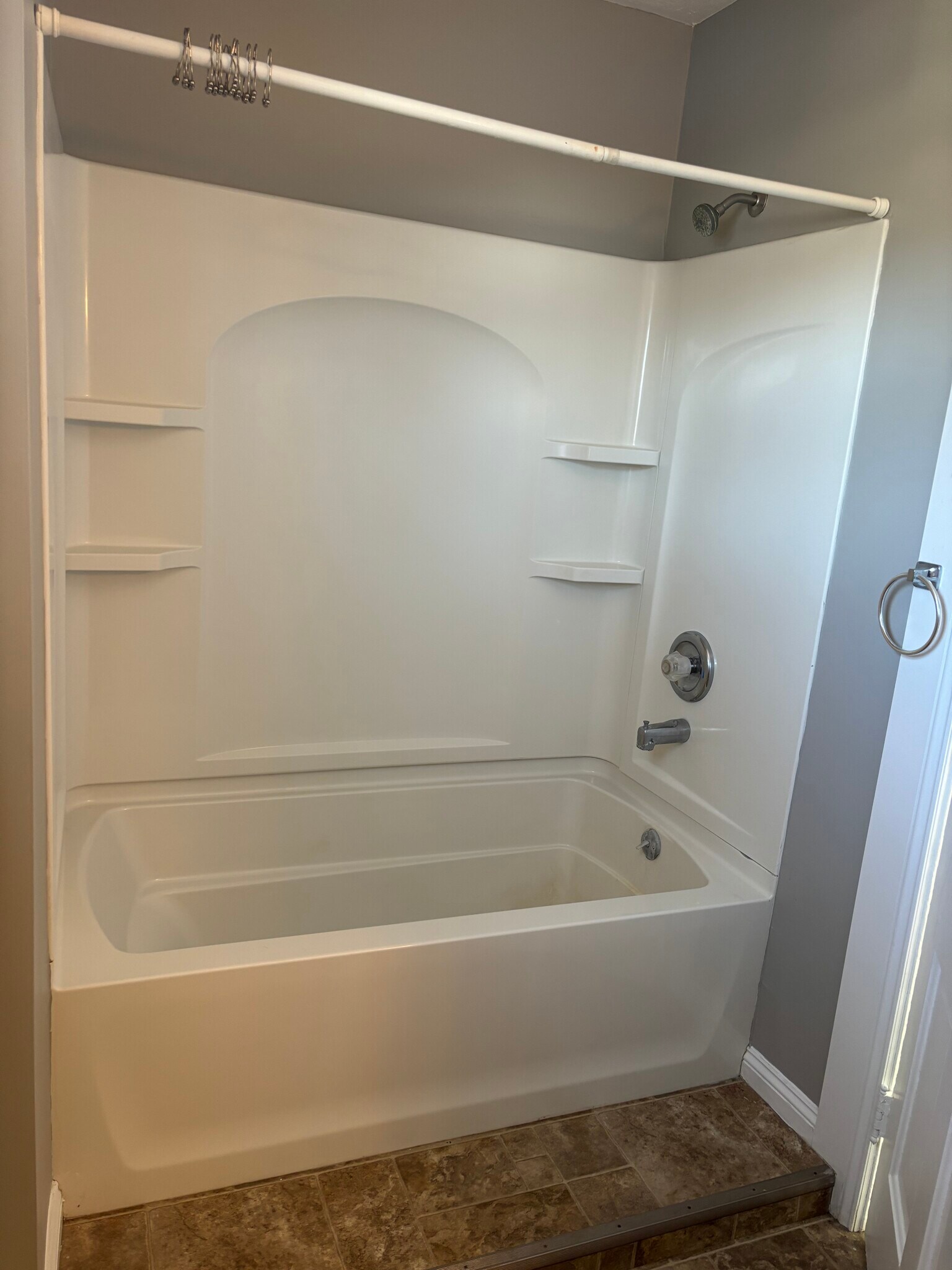 Full bath/shower - 1394 Wayne St