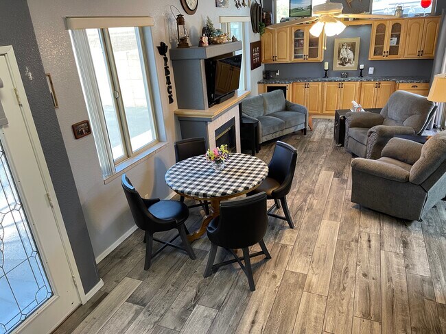 Building Photo - 17200 W Bell Rd