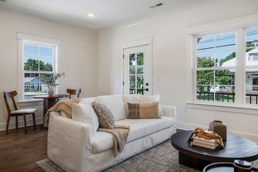 Building Photo - 207 S High St