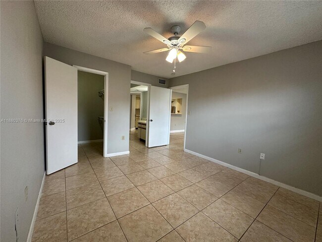 Building Photo - 10500 SW 155th Ct