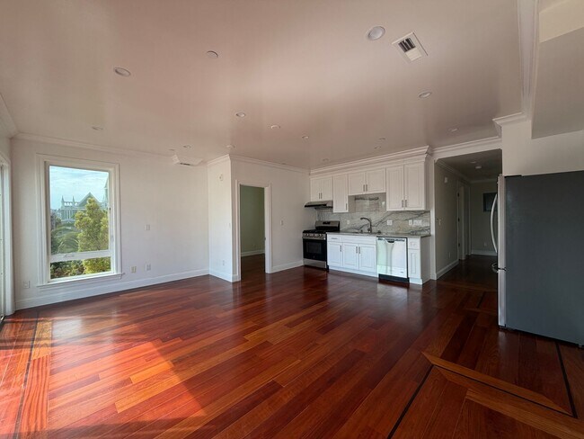 Building Photo - 261C Dolores St