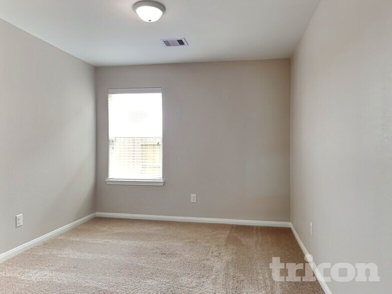 Building Photo - 2402 Regatta Ln