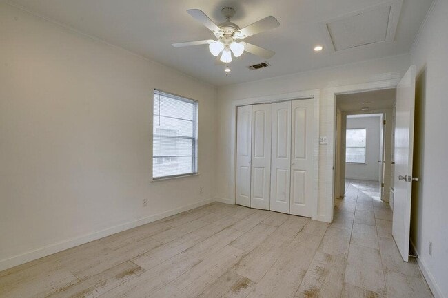 Building Photo - 1208 Shelley Ave