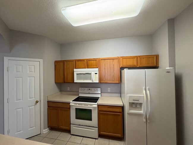 Building Photo - 3 Bedroom 2 Bath Condo In Ventura At Stone...