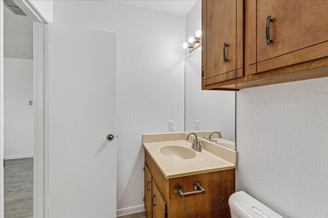 Building Photo - 1622 La Joya St