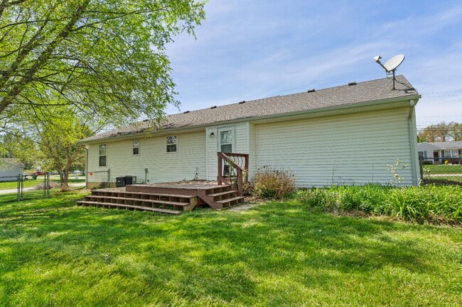 Building Photo - 1302 Williamsburg Dr