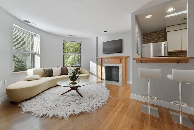 Building Photo - 87 Gainsborough St