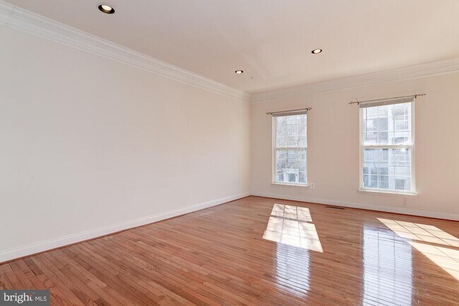 Building Photo - 207 Garden View Way