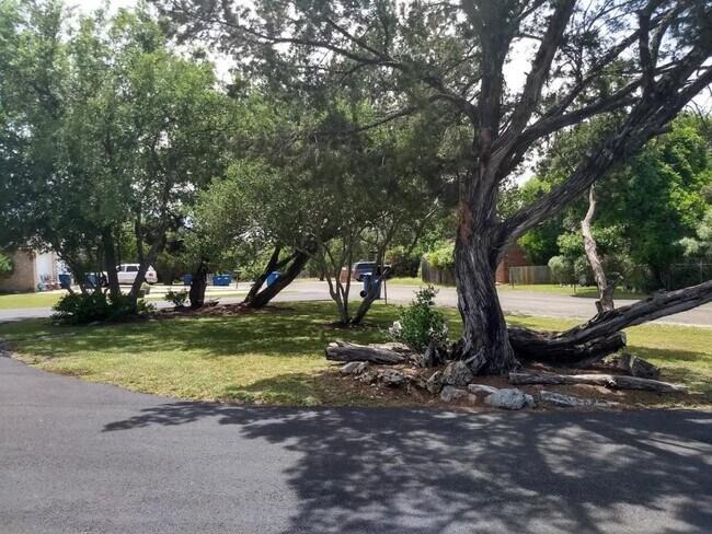 Building Photo - 3105 Vista Ln