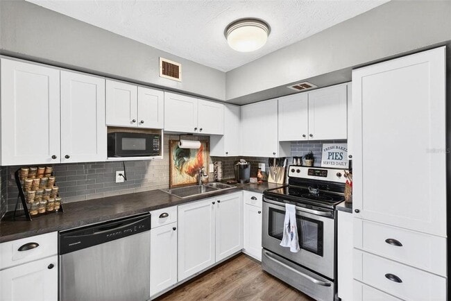 Building Photo - 2452 Brazilia Dr